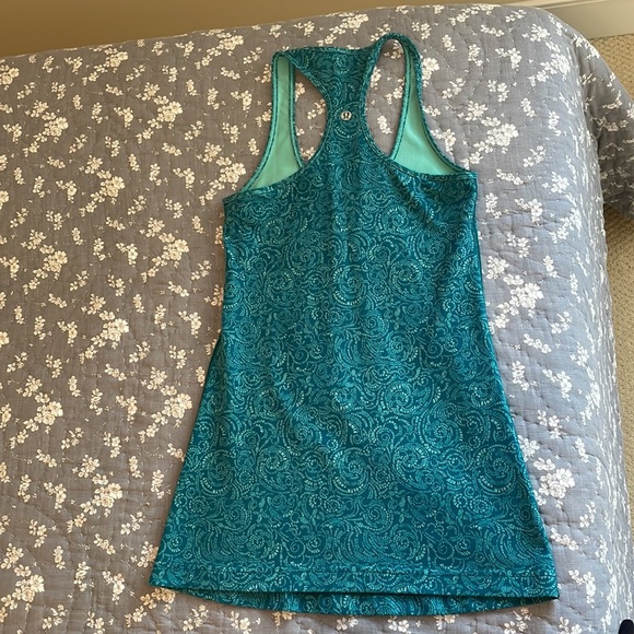 Lululemon size 4 Racerback Tank Turquoise Print - Picture 4 of 5